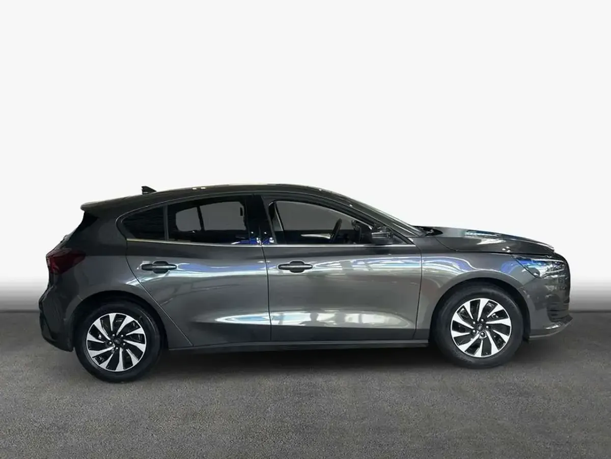 Neu Ford Focus Titanium X 155 PS (114 kW) 2026 Grau Limousine