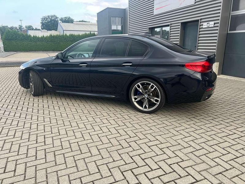 Gebraucht BMW M550 400 PS (294 kW) 2018 Carbon schwarz Limousine