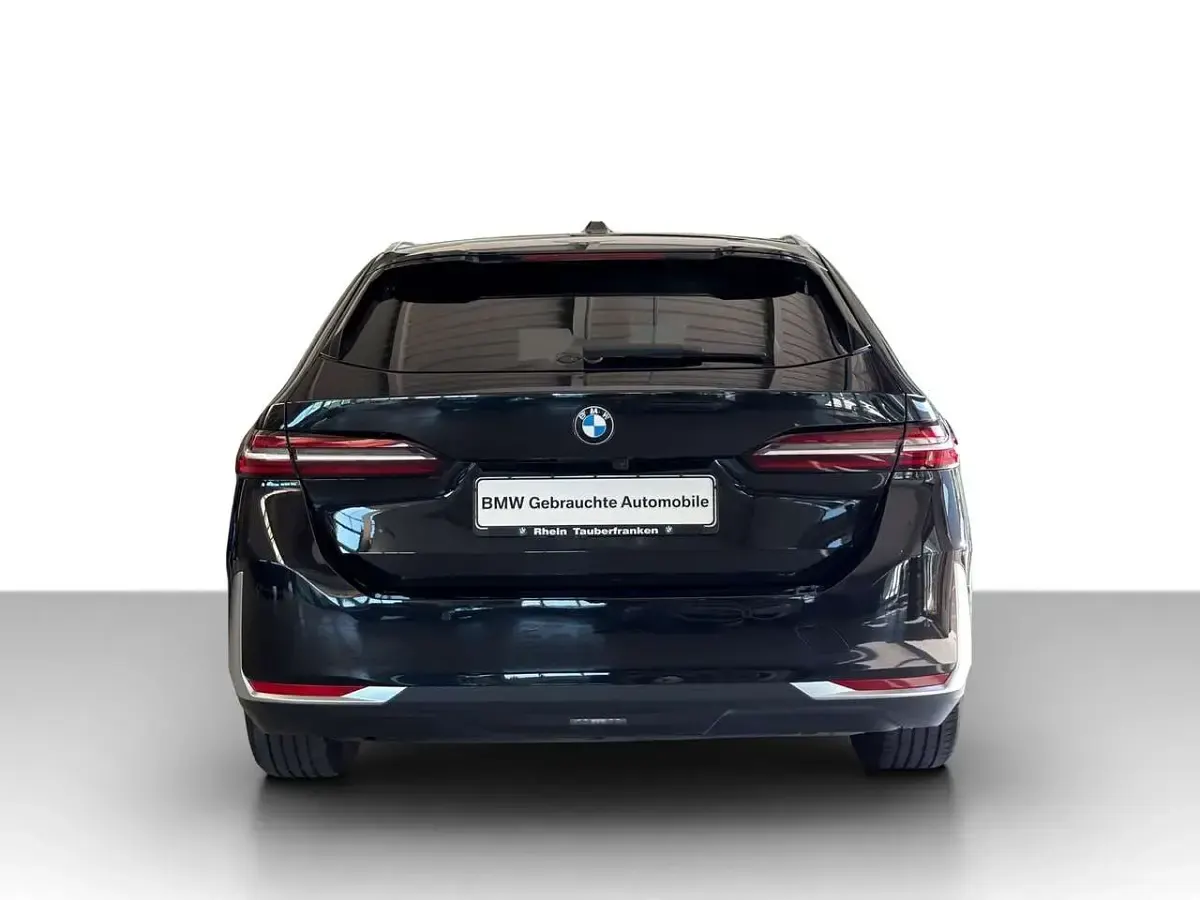 Gebraucht BMW 520 197 PS (144 kW) 2024 Schwarz Kombi