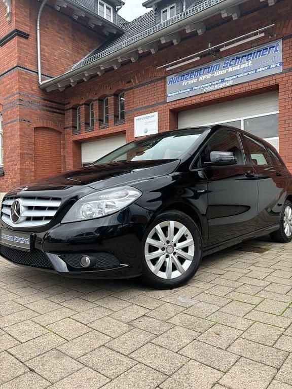 Schwarz Gebraucht 2012 Mercedes B180 Van / Kleinbus | 8.500 € (Guter Preis) - Bild 1/4