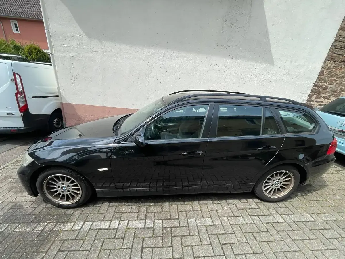 Używany BMW 320 2007 Czarny Sedan/Limuzyna