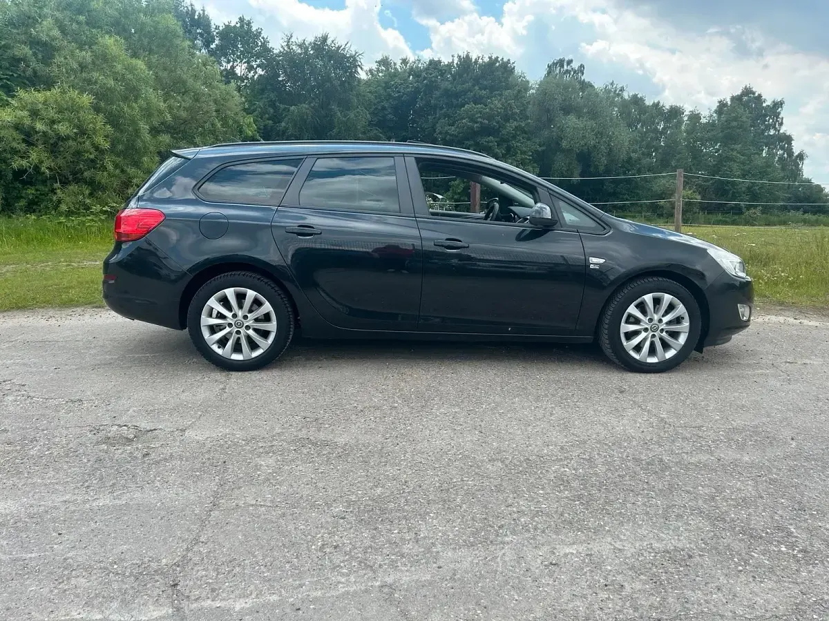 Gebraucht Opel Astra Edition 179 PS (131 kW) 2012 Schwarz Kombi