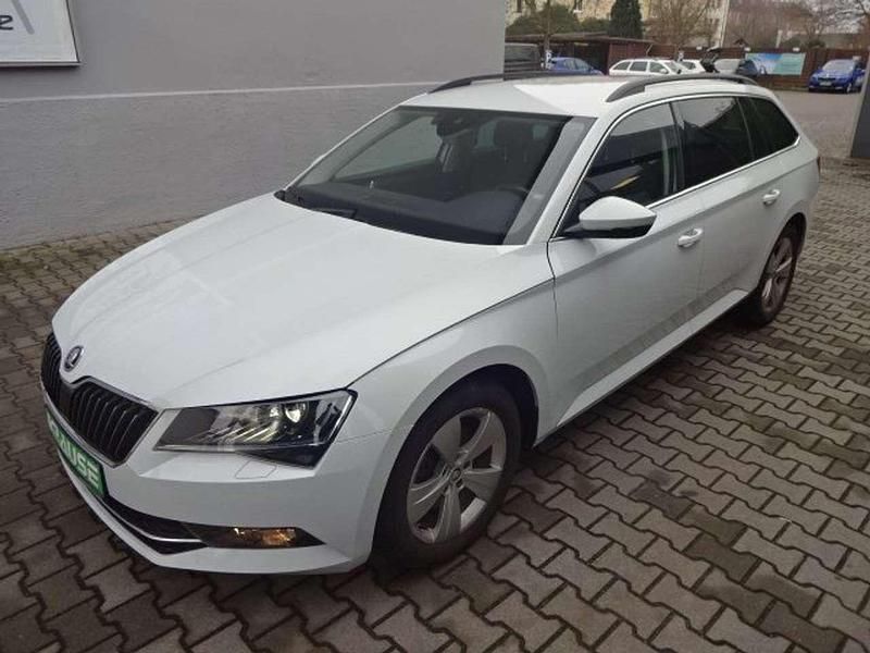Moonweiss metallic Gebraucht 2018 Skoda Superb Ambition Kombi | 19.700 € (Fairer Preis) - Bild 1/4
