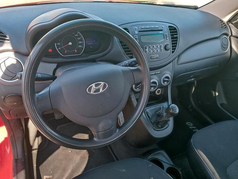 Gebraucht Hyundai i10 70 PS (51 kW) 2011 Rot Kleinwagen