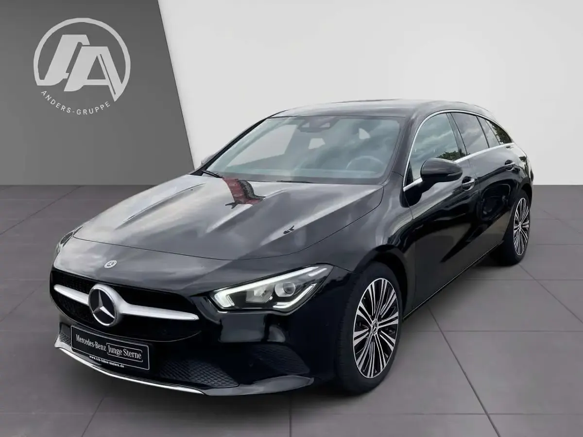 Gebraucht Mercedes CLA200 150 PS (110 kW) 2023 Nachtschwarz Limousine