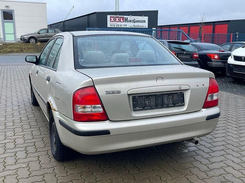 Gebraucht Mazda 323F Comfort 88 PS (64 kW) 1999 Gold Limousine