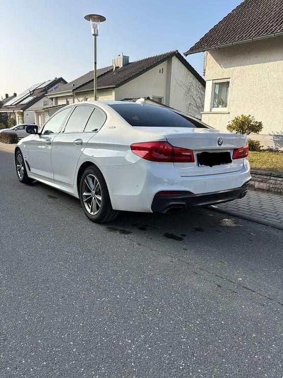 Weiß Gebraucht 2021 BMW 530e iPerformance Limousine | 21.200 € (Superpreis) - Bild 1/4