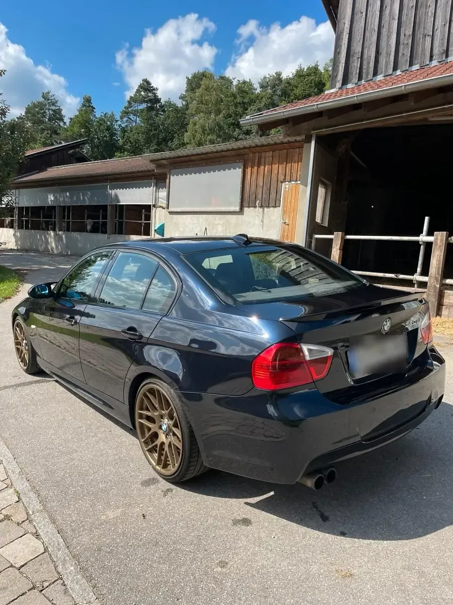 Gebraucht BMW 320 180 PS (132 kW) 2006 Blau Limousine
