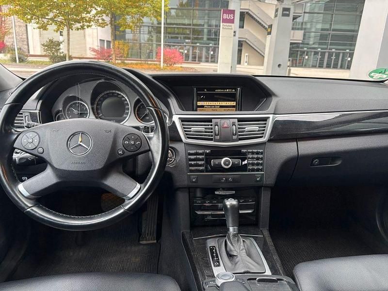 Gebraucht Mercedes E220 Avantgarde 170 PS (125 kW) 2011 Grau Limousine