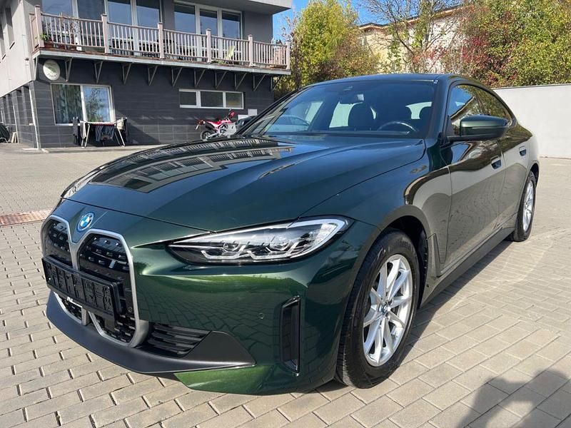 Grün Gebraucht 2022 BMW i4 Sport Line Limousine | 36.700 € (Superpreis) - Bild 1/4