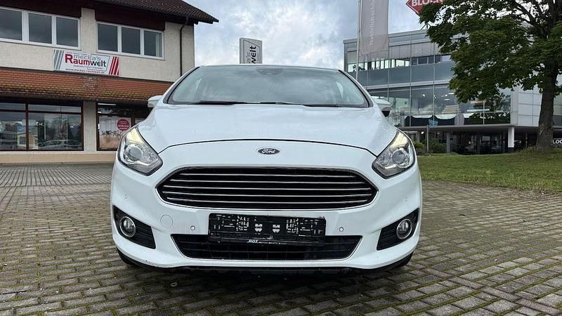 Weiß Gebraucht 2019 Ford S-MAX Titanium Van / Kleinbus | 9.450 € - Bild 1/4