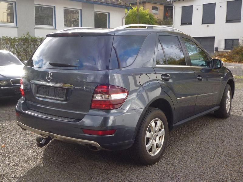 Gebraucht Mercedes ML300 204 PS (150 kW) 2010 Grau SUV