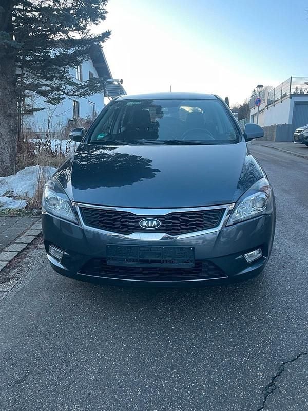 Grau Gebraucht 2010 Kia Ceed Kleinwagen | 2.900 € (Superpreis) - Bild 1/4