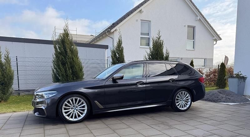 Grau Gebraucht 2018 BMW M550 Limousine | 25.999 € (Guter Preis) - Bild 1/4
