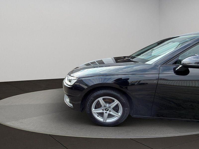 Gebraucht Audi A4 Business 163 PS (119 kW) 2023 Mythosschwarz metallic Kombi