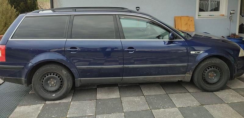 Gebraucht VW Passat 116 PS (85 kW) 2001 Blau Kombi