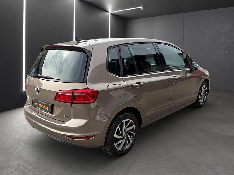 Gebraucht VW Golf VII Sound 110 PS (80 kW) 2017 Gold Limousine