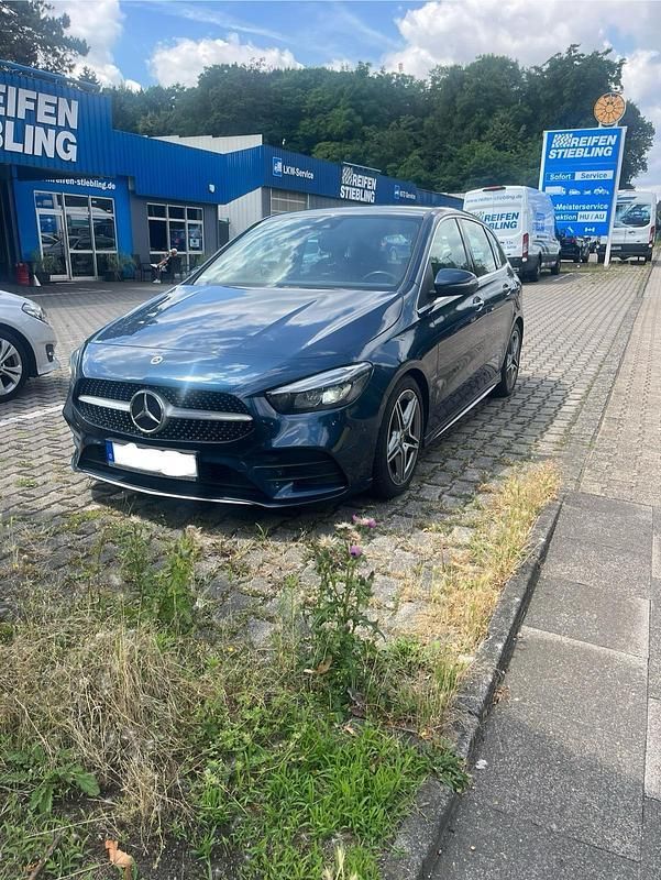 Blau Gebraucht 2022 Mercedes B200 Van / Kleinbus | 29.900 € (Etwas zu teuer) - Bild 1/4