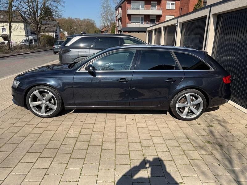 Gebraucht Audi A4 Ambition 177 PS (130 kW) 2013 Blau Kombi
