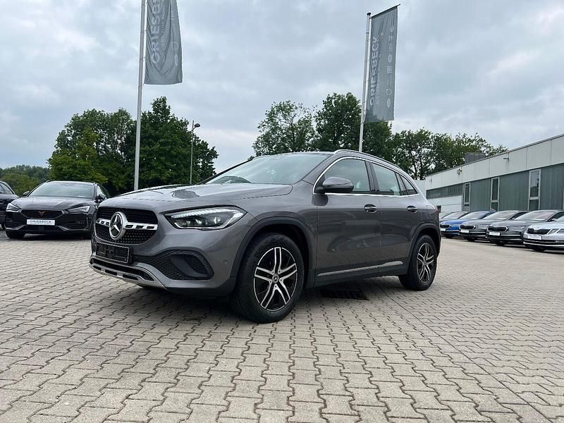 Mountaingrau metallic Gebraucht 2022 Mercedes GLA200 Progressive SUV | 32.990 € (Fairer Preis) - Bild 1/4