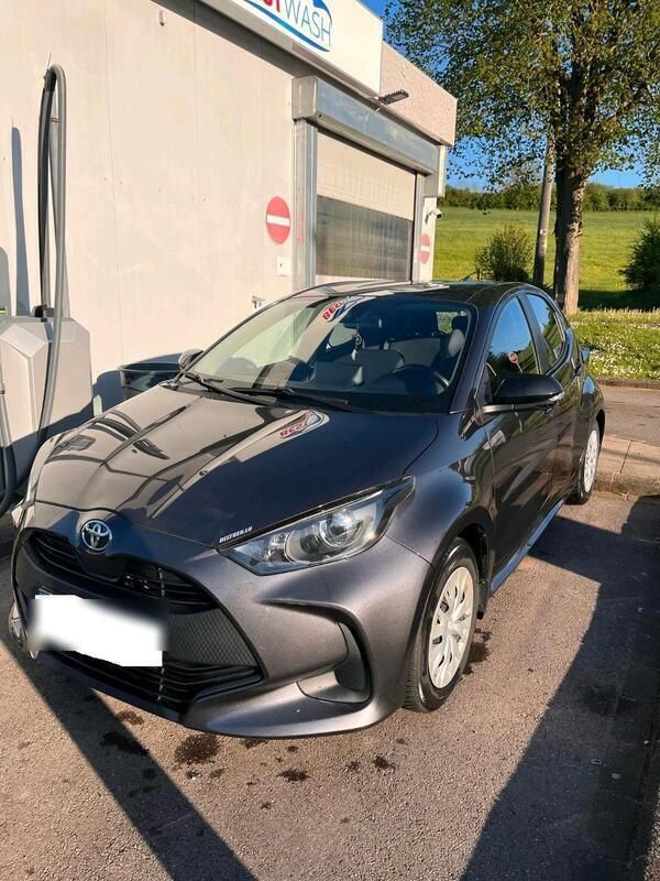 Grau Gebraucht 2022 Toyota Yaris Kleinwagen | 14.500 € (Guter Preis) - Bild 1/4