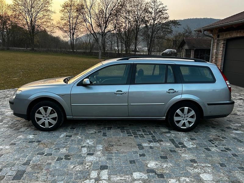 Gebraucht Ford Mondeo 125 PS (91 kW) 2005 Silber Kombi