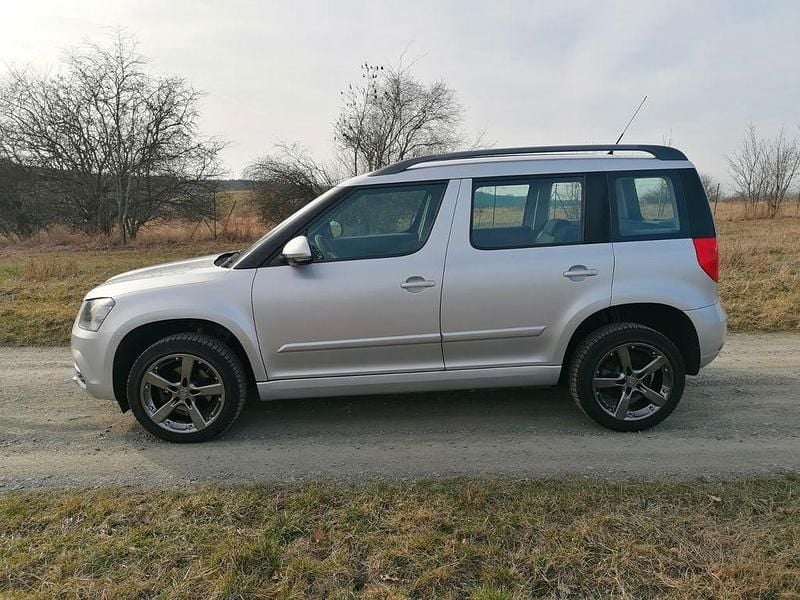 Gebraucht Skoda Yeti Active 110 PS (80 kW) 2015 Silber SUV