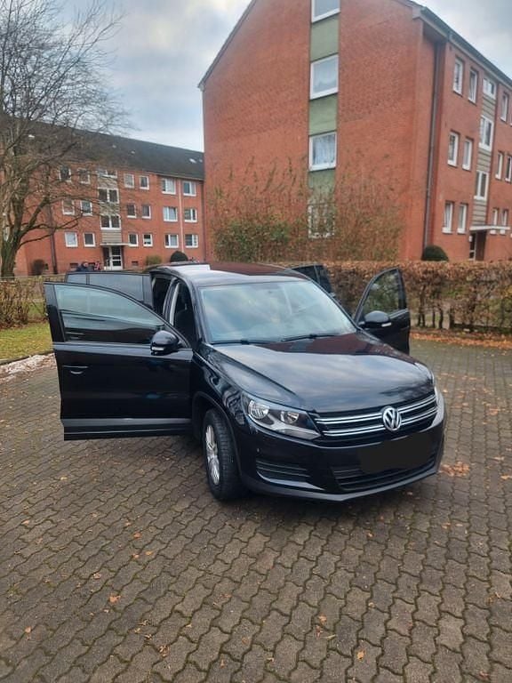Schwarz Gebraucht 2012 VW Tiguan Trendline SUV | 5.999 € (Fairer Preis) - Bild 1/4