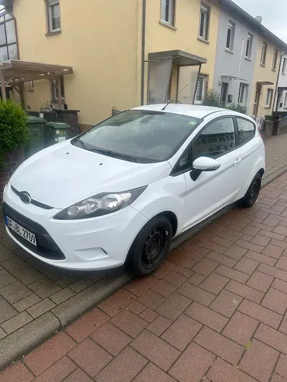 Usata Ford Fiesta Ambiente 60 CV (44 kW) 2009 Bianco Utilitaria
