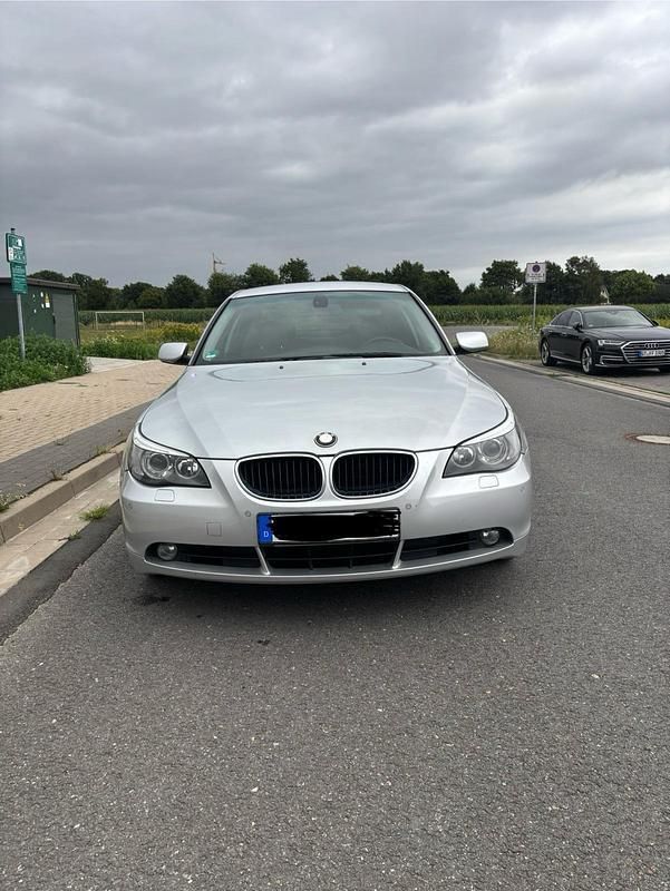 Silber Gebraucht 2004 BMW 525 Limousine | 2.999 € (Superpreis) - Bild 1/4
