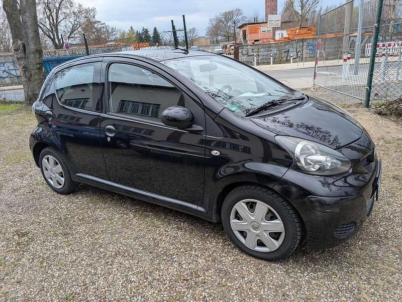 Gebraucht Toyota Aygo Team 68 PS (50 kW) 2009 Schwarz Kleinwagen