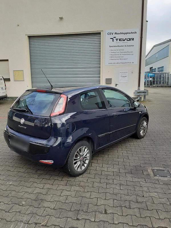 Gebraucht Fiat Punto 77 PS (56 kW) 2011 Schwarz Kleinwagen