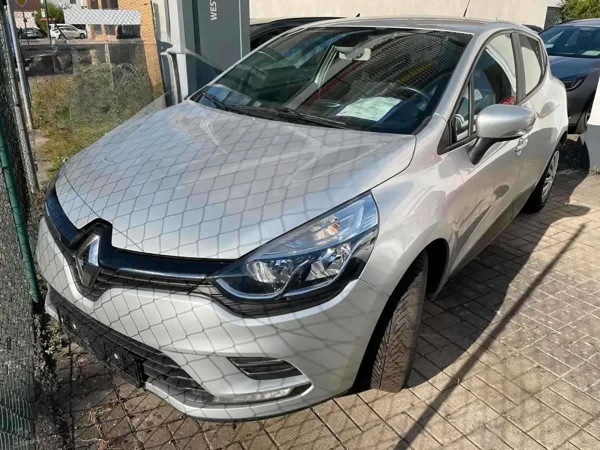 Gebraucht Renault Clio 73 PS (53 kW) 2017 Silber Kleinwagen