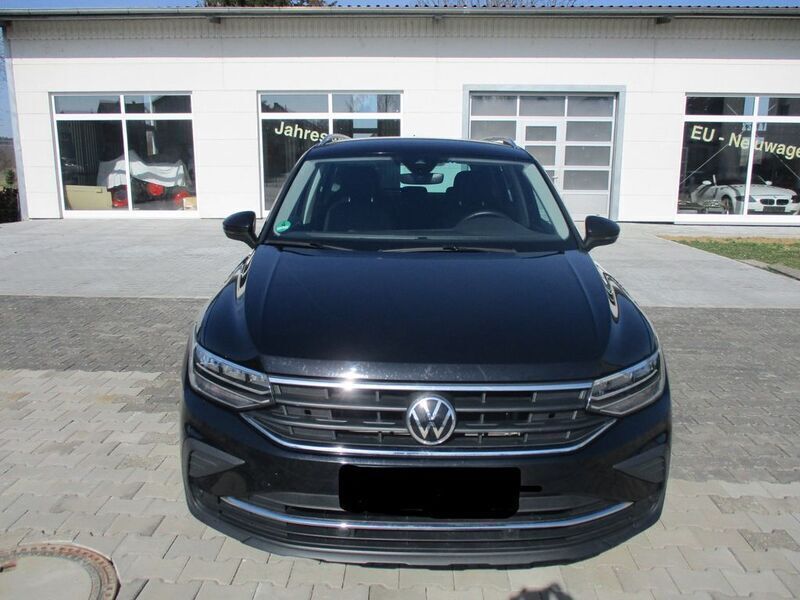 Gebraucht VW Tiguan Active 150 PS (110 kW) 2021 Schwarz SUV