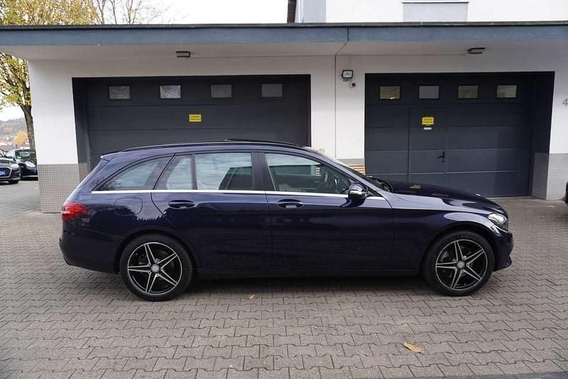 Gebraucht Mercedes C250 204 PS (150 kW) 2016 Blau Kombi