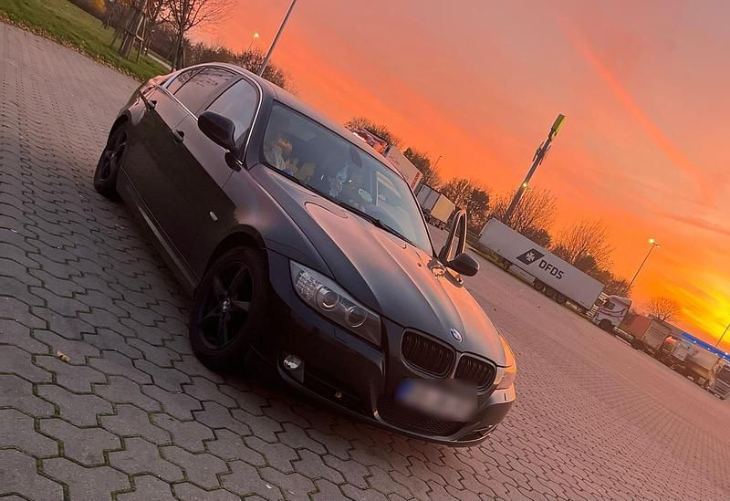 Second-hand BMW 325 218 CP (160 kW) 2008 Negru Berlinǎ