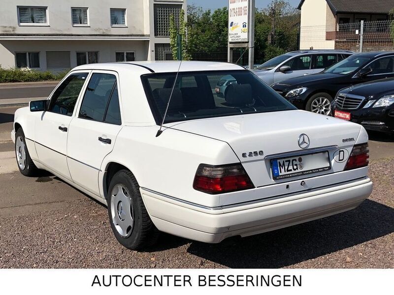 Gebraucht Mercedes E250 113 PS (83 kW) 1994 Weiß Limousine
