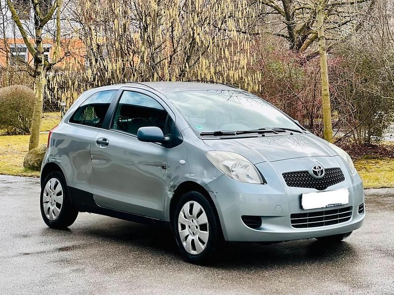Gebraucht Toyota Yaris 69 PS (50 kW) 2008 Grau Kleinwagen