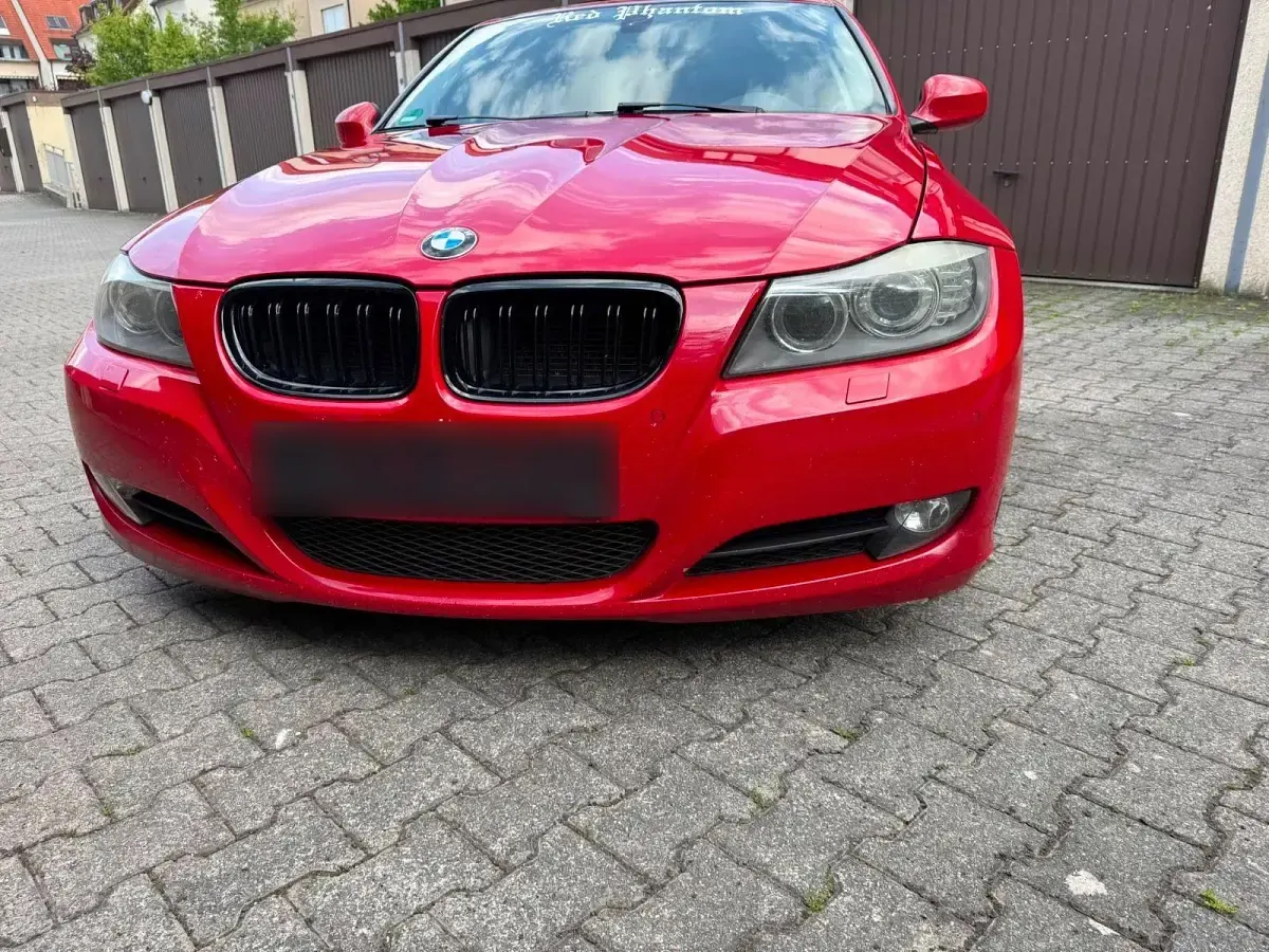 Gebraucht BMW 320 184 PS (135 kW) 2011 Rot Limousine