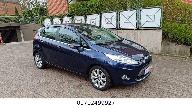 Gebraucht Ford Fiesta Titanium 75 PS (55 kW) 2010 Blau Kleinwagen