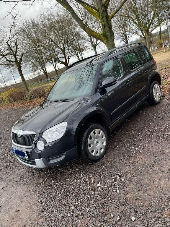 Schwarz Gebraucht 2014 Skoda Yeti Plus Edition SUV | 7.400 € (Superpreis) - Bild 1/1