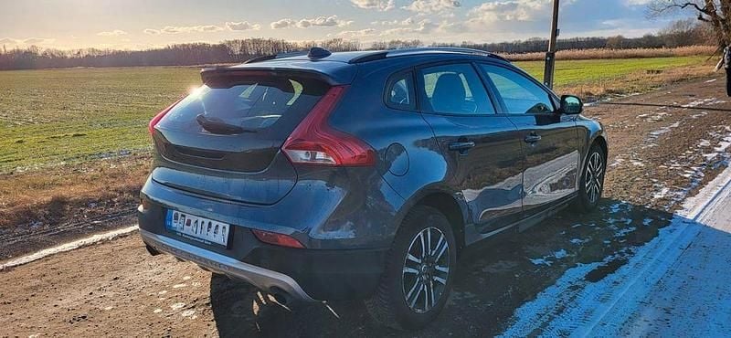 Blau Gebraucht 2017 Volvo V40 CC Momentum Kombi | 9.300 € (Fairer Preis) - Bild 1/4