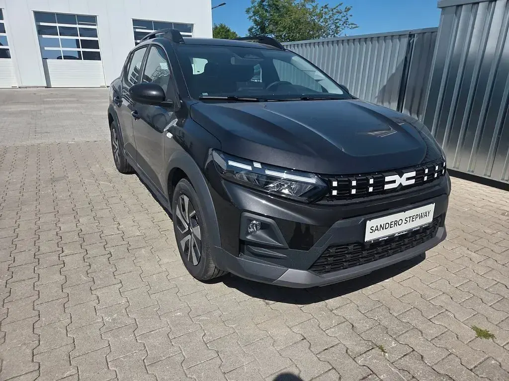 Neu Dacia Sandero Expression 110 PS (80 kW) 2026 Schwarz Limousine