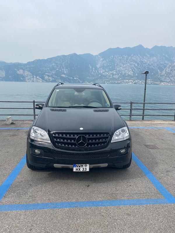 Schwarz Gebraucht 2007 Mercedes ML320 SUV | 9.000 € (Teuer) - Bild 1/4