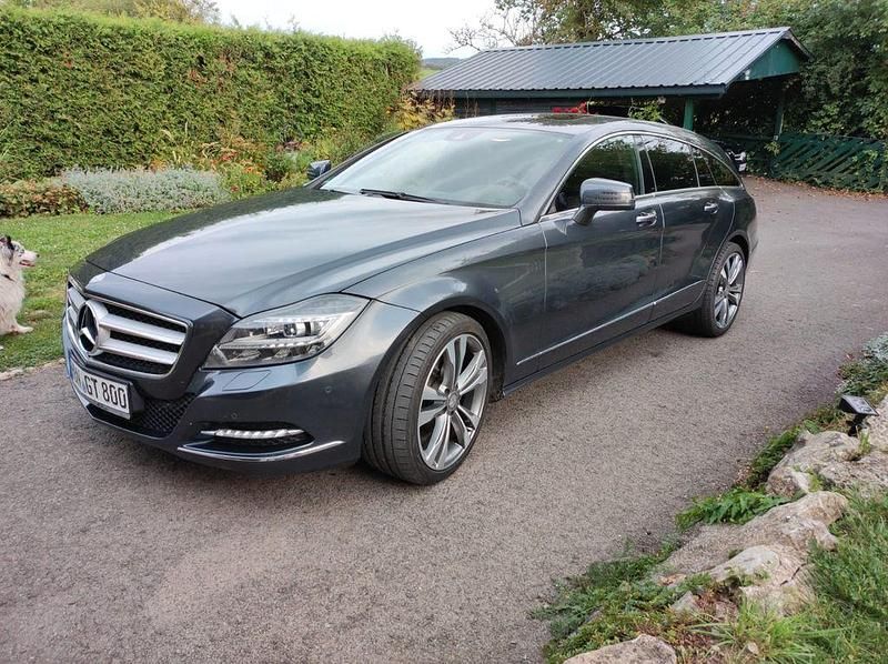 Grau Gebraucht 2013 Mercedes CLS350 Shooting Brake Kombi | 18.200 € (Etwas zu teuer) - Bild 1/4
