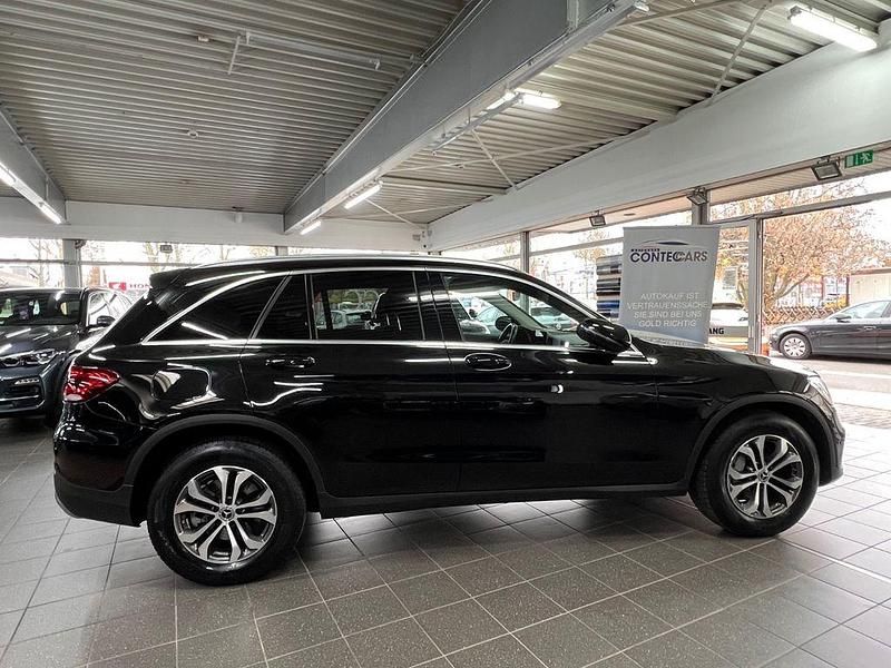 Schwarz Gebraucht 2020 Mercedes GLC200 SUV | 29.999 € (Fairer Preis) - Bild 1/4
