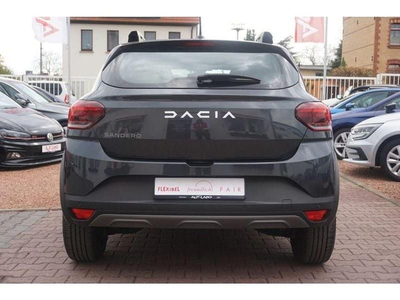 Gebraucht Dacia Sandero Stepway 91 PS (66 kW) 2023 Kometen grau (metallic) SUV