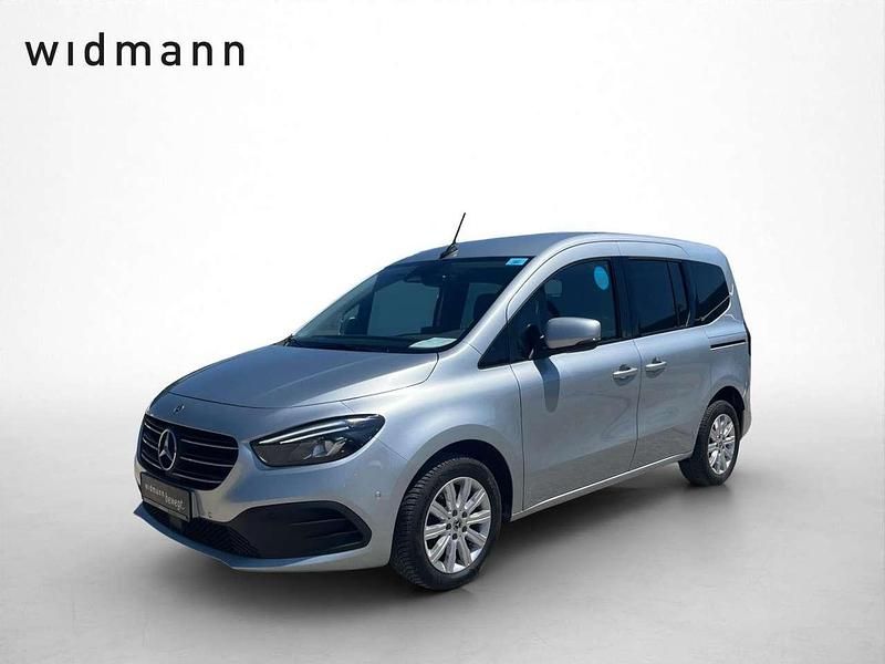 Helvinsilber metallic Gebraucht 2022 Mercedes T180 Edition Van / Kleinbus | 21.850 € - Bild 1/4