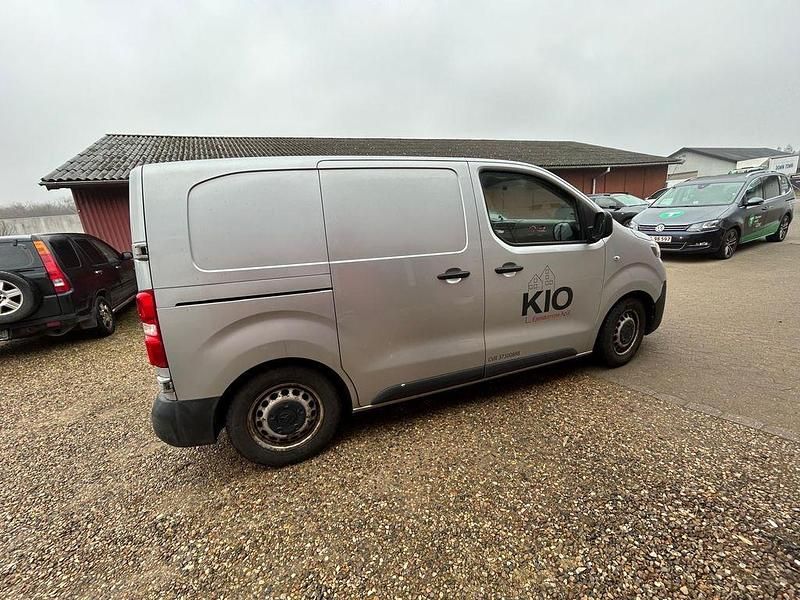 Gebraucht Toyota Proace 95 PS (69 kW) 2017 Silber Van / Kleinbus