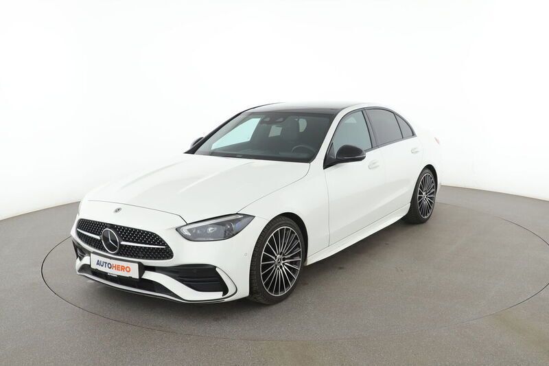 Weiß Gebraucht 2023 Mercedes C200 AMG line Limousine | 40.360 € (Teuer) - Bild 1/4